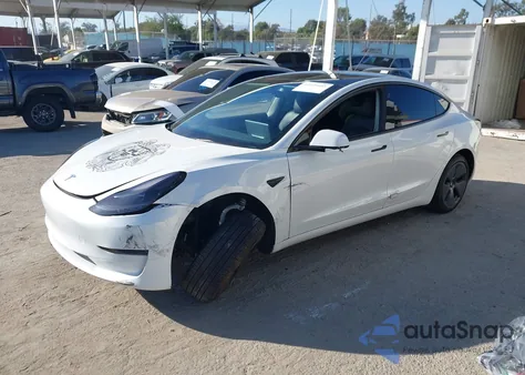 2022 Tesla Model 3 Rear-Wheel Drive z USA, uszkodzony, nr VIN 5YJ3E1EA9NF147738